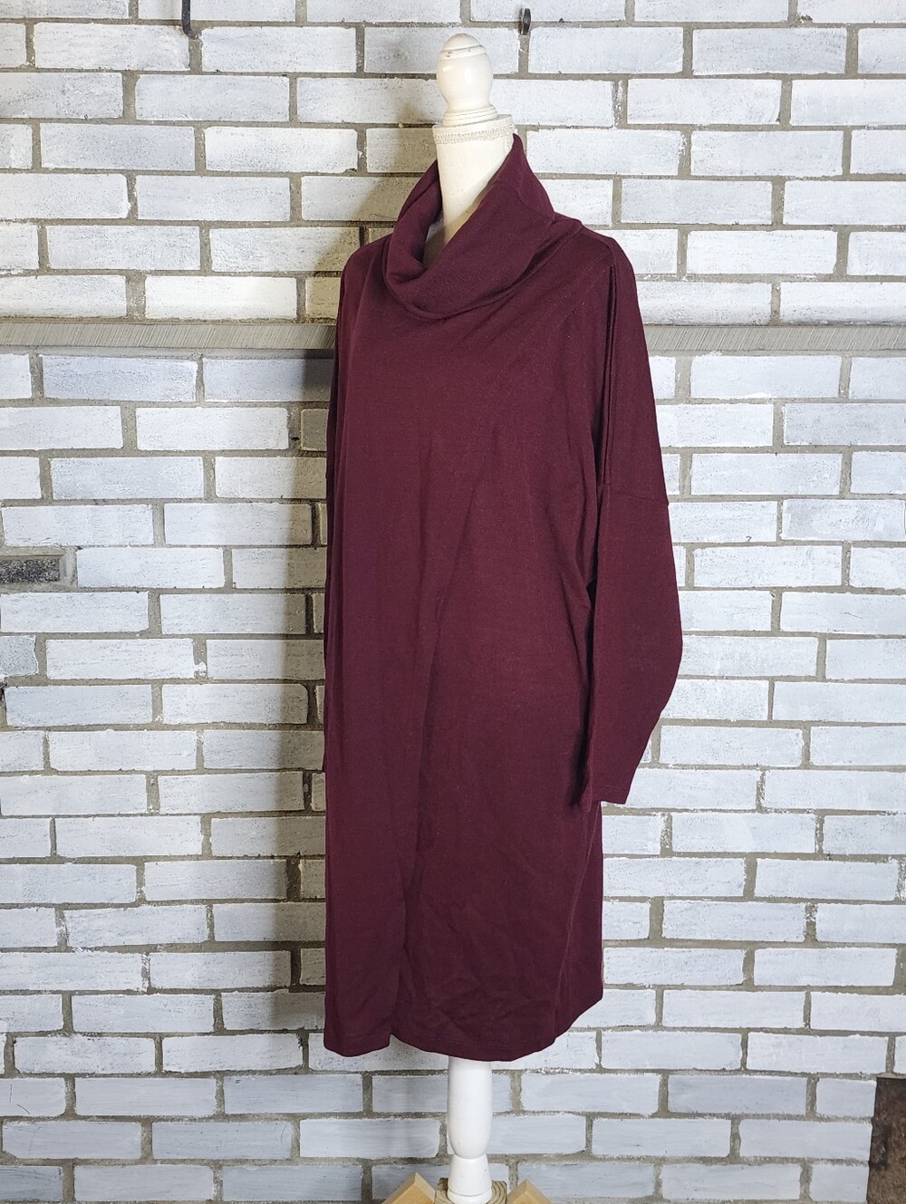 • NWT Milan Kiss Burgundy Tunic Sweater 3XL Plus Cowl Neck Acrylic Front Slit